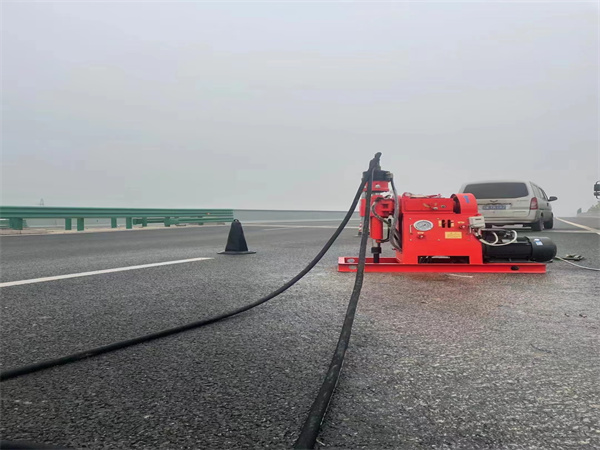 柯坪马路路基路面开裂下沉注浆加固灌浆